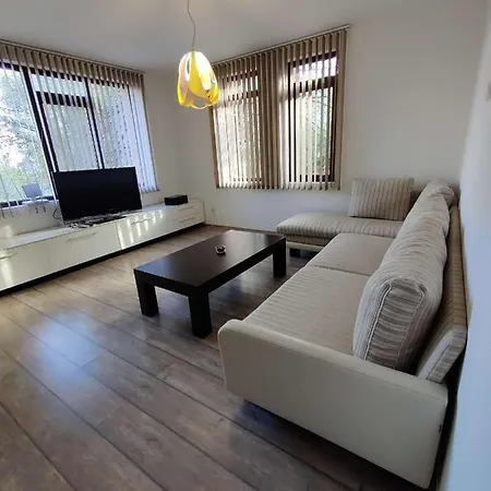 Apartment Luxury - King Size Bed. Pool. Free Parking. Varna